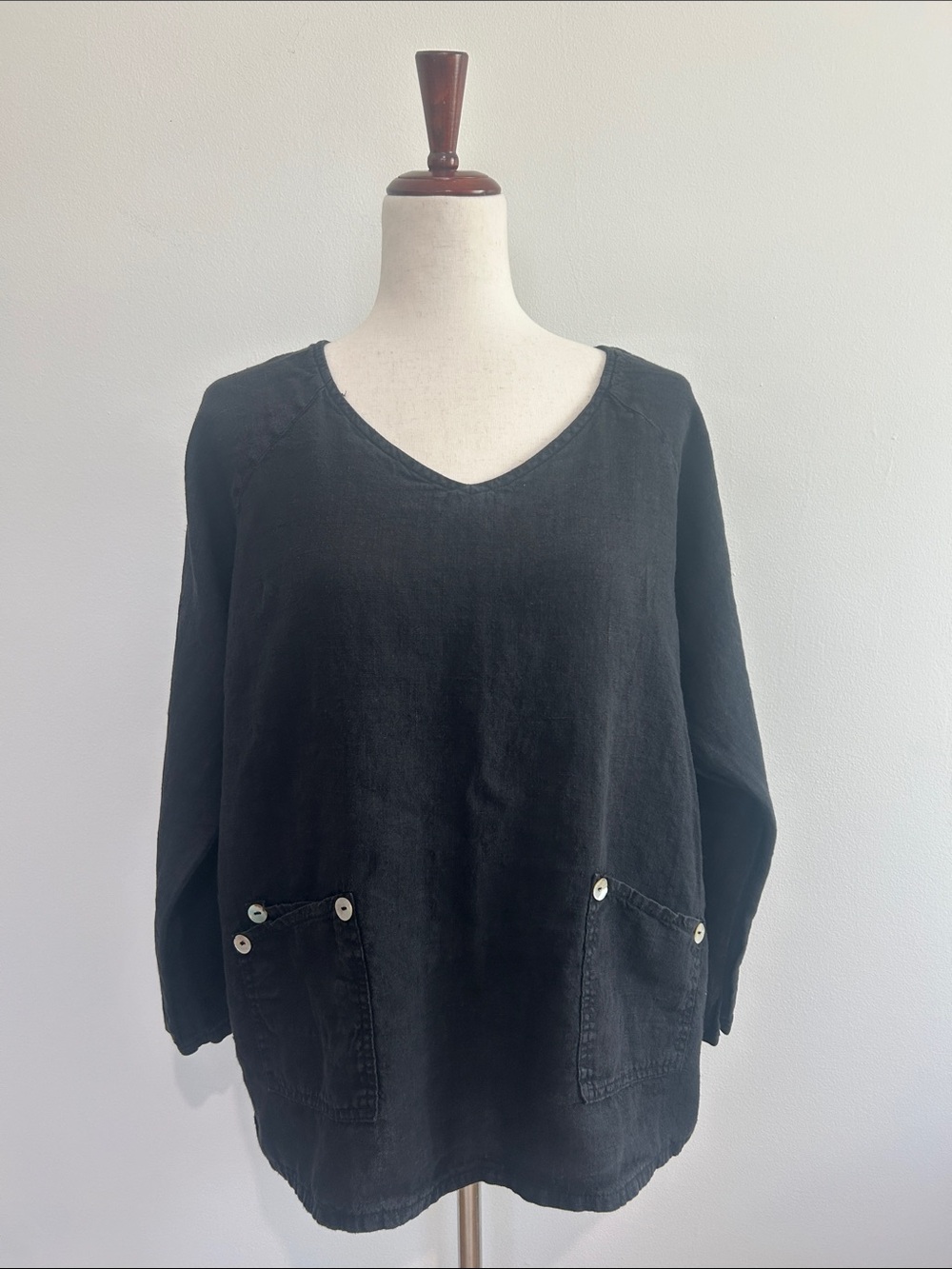 Match Point Women’s Blacl V-neck Linen Shirt Size Large